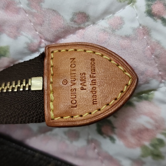 Authentic Louis Vuitton monogram toiletry pouch zipper ( read condition ) - Picture 7 of 13